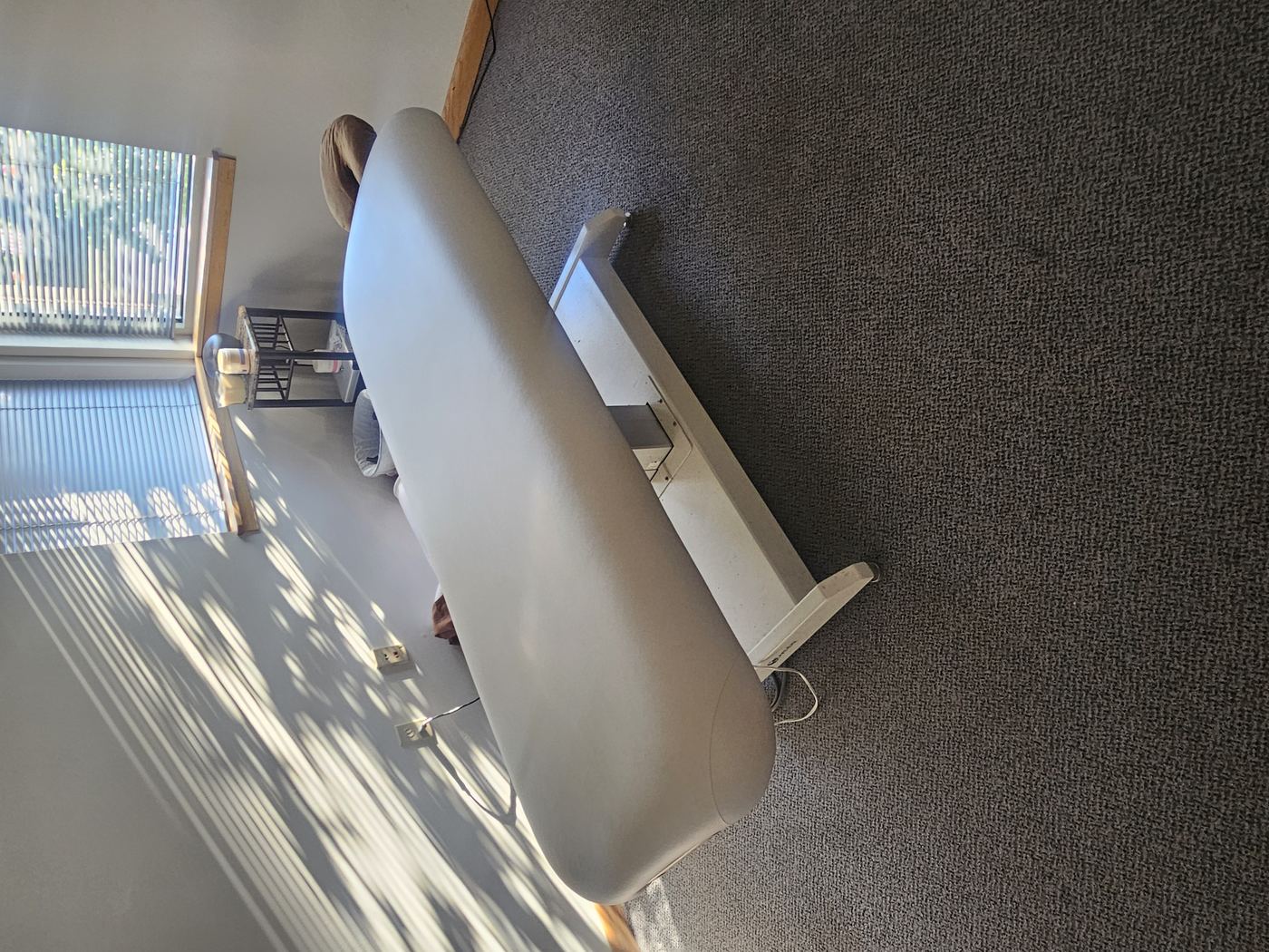 Earthlite Whisper Lift table